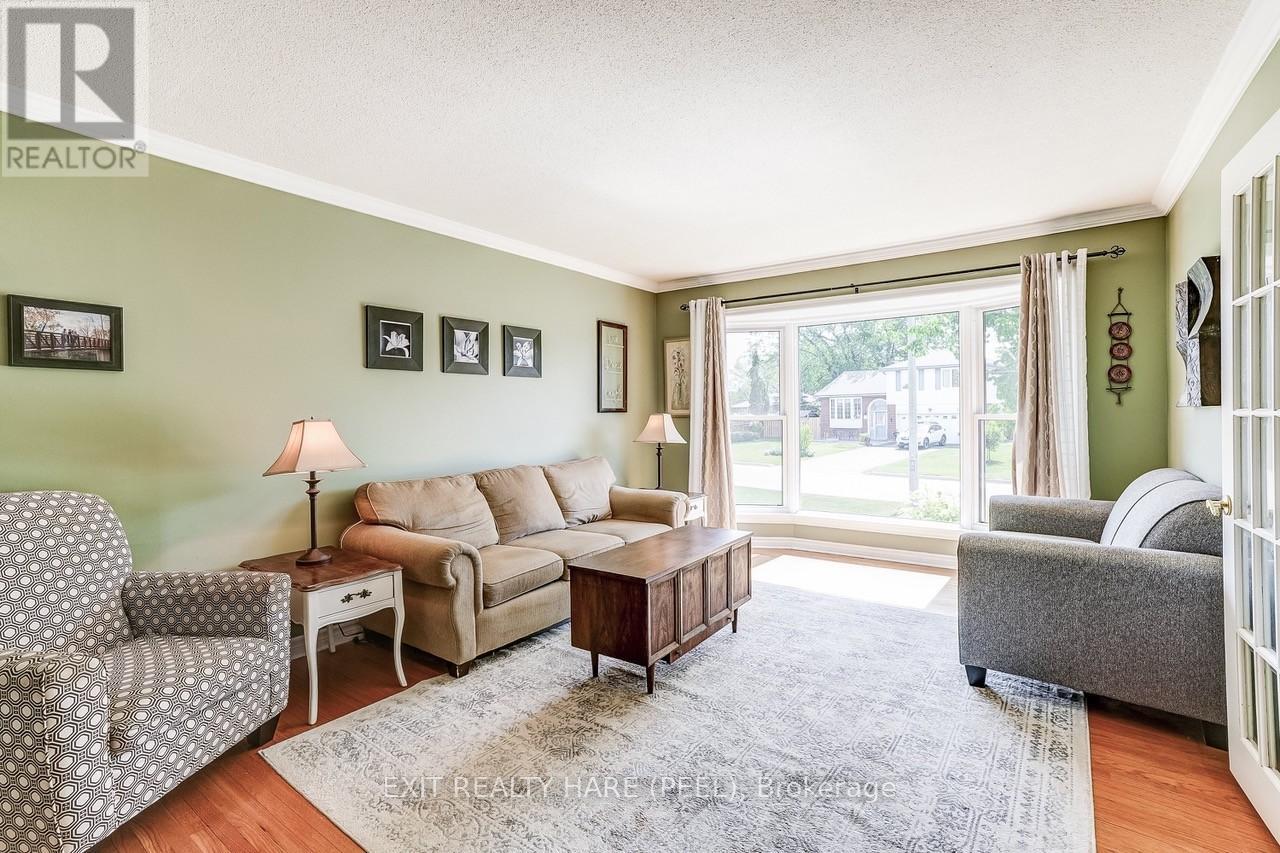 10 Duncannon Crescent, Brampton, Ontario  L6T 3G1 - Photo 7 - W13236936