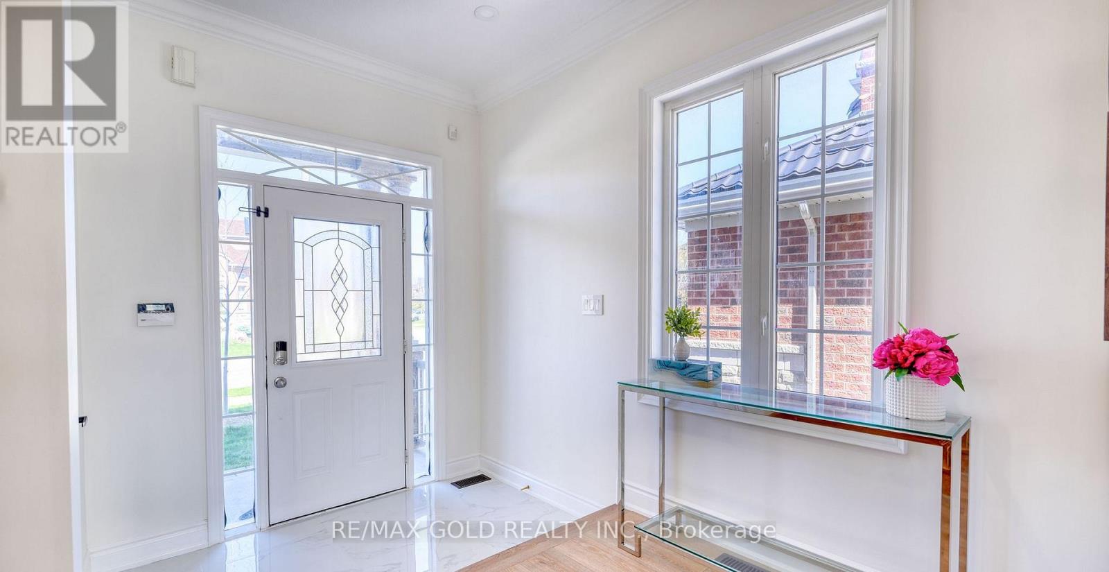 28 Prada Court, Brampton, Ontario  L6P 2K1 - Photo 6 - W13236948