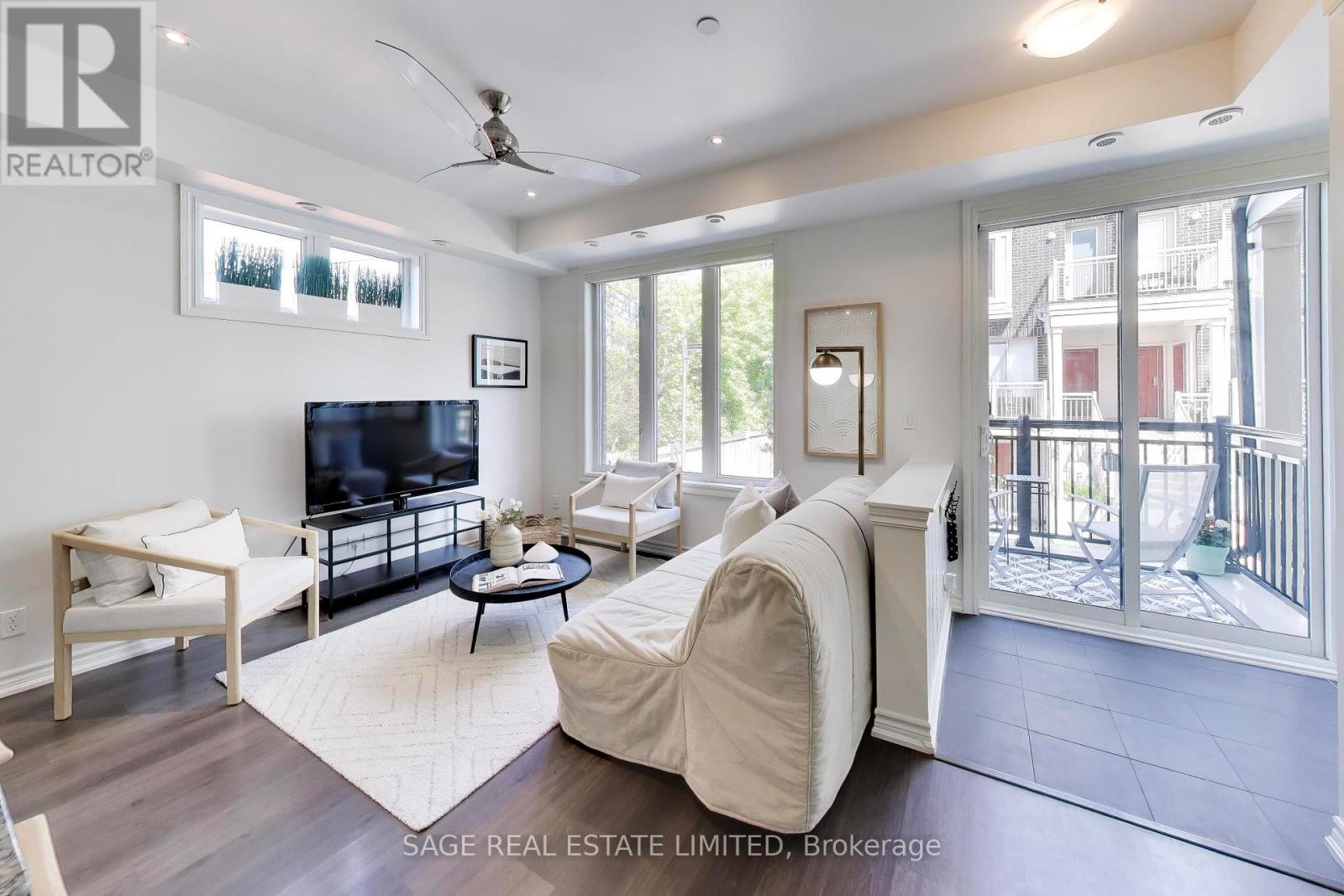 2 - 130 Long Branch Avenue, Toronto, Ontario  M8W 0B2 - Photo 3 - W13237008