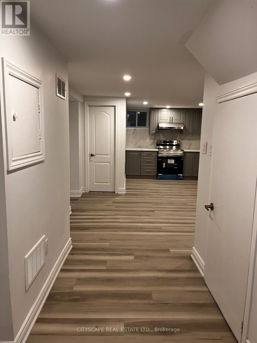 Lower - 233 Bartley Bull Parkway, Brampton, Ontario  L6W 2K9 - Photo 5 - W13237088
