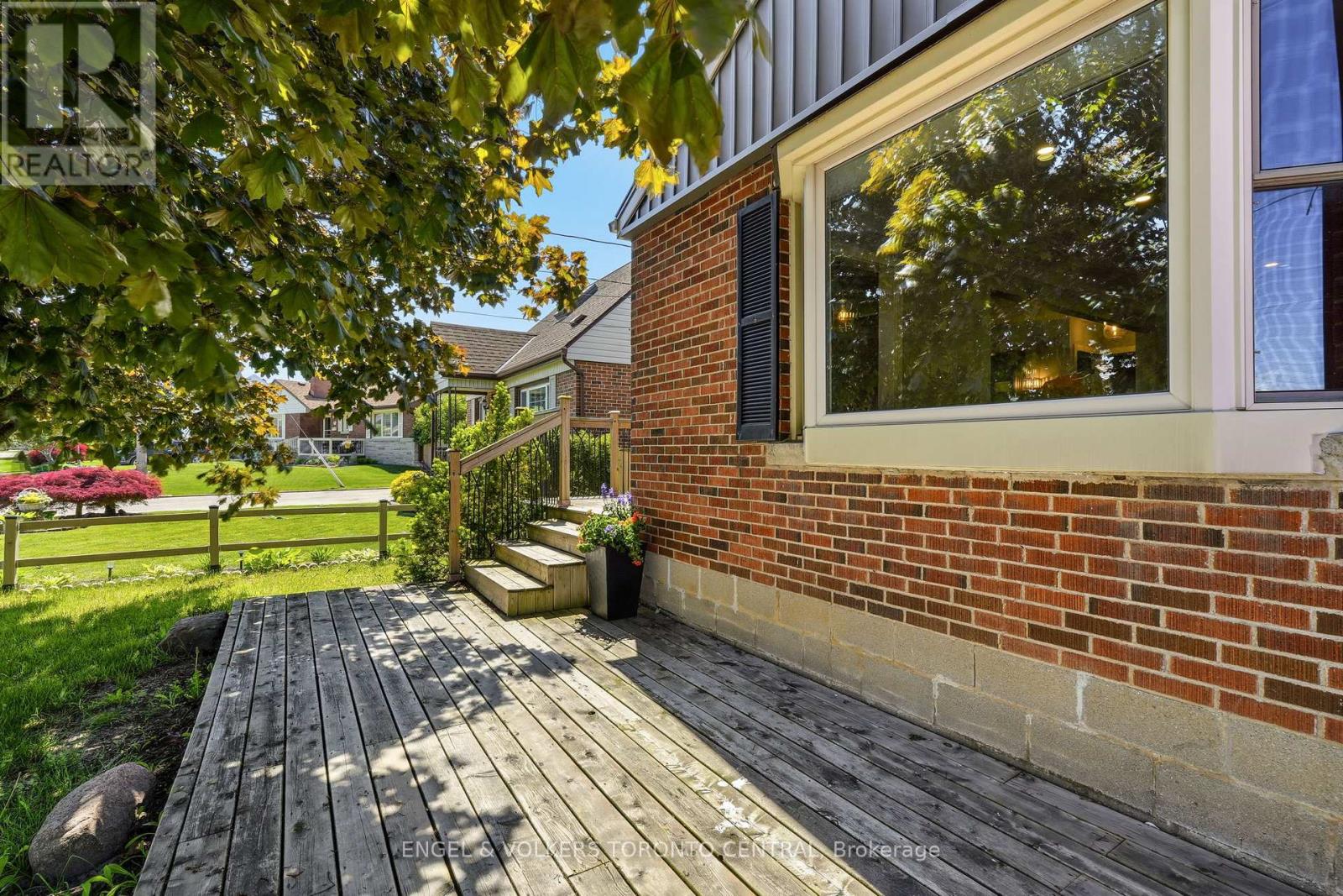 101 Irene Avenue, Hamilton, Ontario  L8G 2B1 - Photo 3 - X13236910