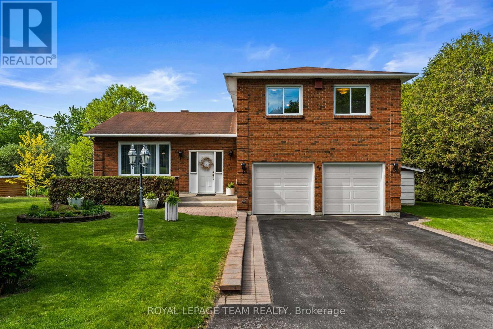44 STEEPLE HILL CRESCENT, Ottawa, Ontario