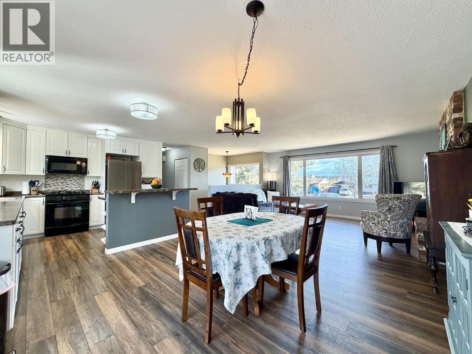 393 Birch Place, 100 Mile House, British Columbia  V0K 2E0 - Photo 14 - R3101542