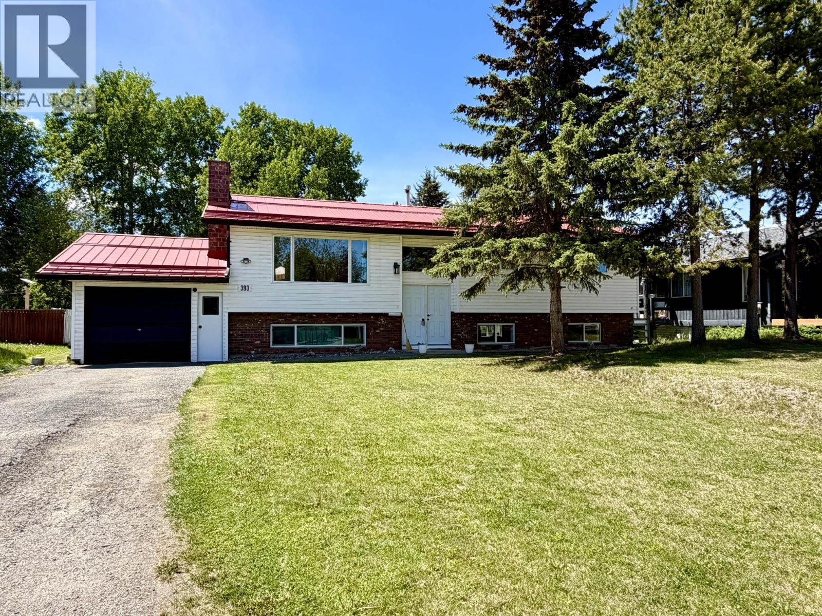393 Birch Place, 100 Mile House, British Columbia  V0K 2E0 - Photo 1 - R3101542