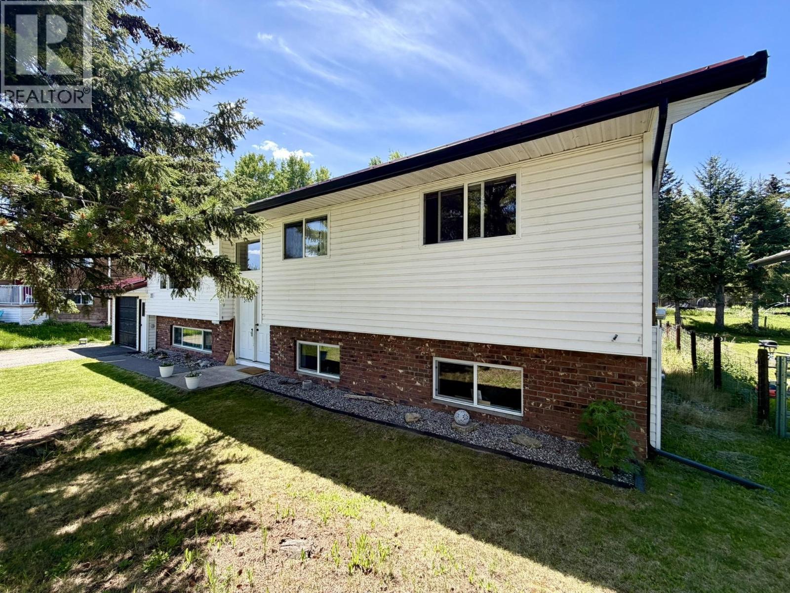 393 Birch Place, 100 Mile House, British Columbia  V0K 2E0 - Photo 35 - R3101542