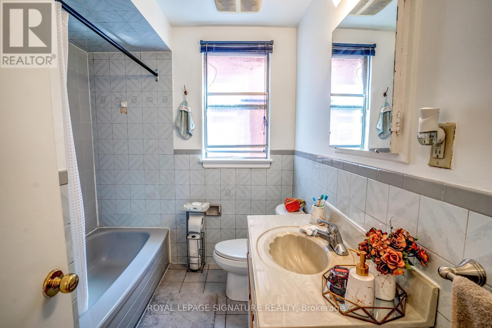 138 Woburn Avenue, Toronto, Ontario  M5M 1K7 - Photo 21 - C13237128