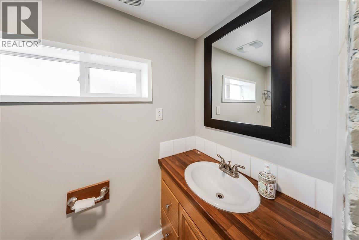 542 Spokane Street, Trail, British Columbia  V1R 3V8 - Photo 13 - 10389888