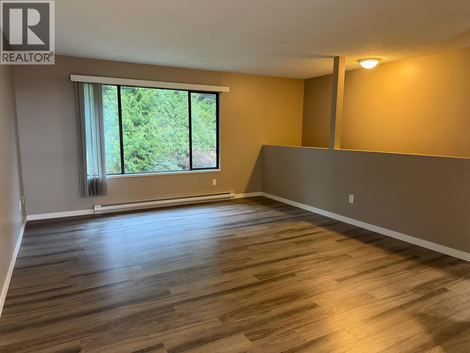 811 Reed Road, Gibsons, British Columbia  V0N 1V7 - Photo 2 - R3131841