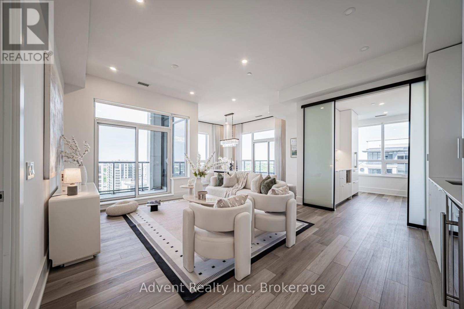 Ph01 - 8 Cedarland Drive, Markham, Ontario  L6G 0H4 - Photo 4 - N13234934