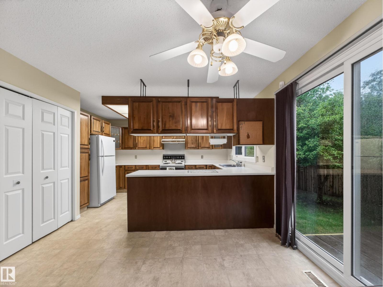70 Woodstock Dr, Sherwood Park, Alberta  T8A 4C3 - Photo 10 - E4491553