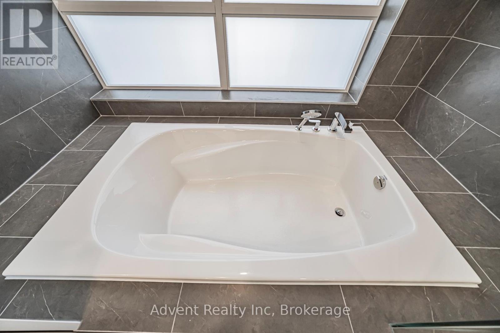 Ph01 - 8 Cedarland Drive, Markham, Ontario  L6G 0H4 - Photo 27 - N13234934