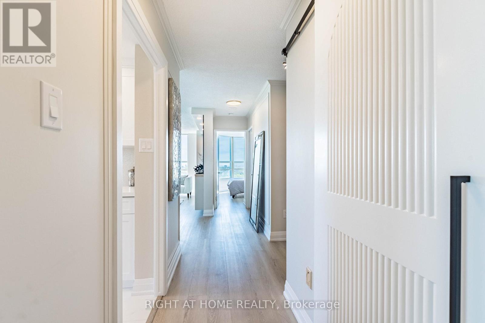 704 - 250 Webb Drive, Mississauga, Ontario  L5B 3Z4 - Photo 23 - W13205818