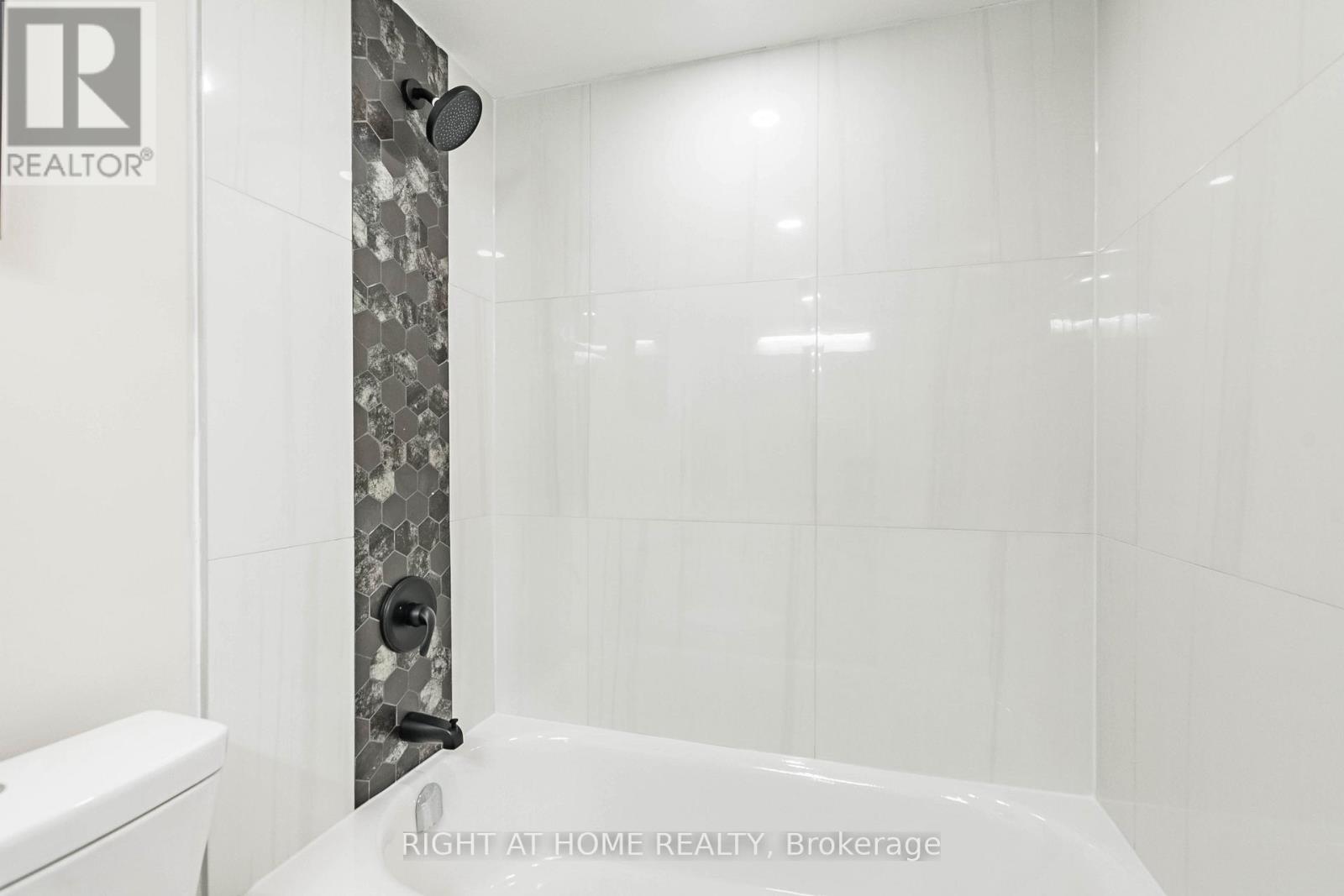 704 - 250 Webb Drive, Mississauga, Ontario  L5B 3Z4 - Photo 31 - W13205818