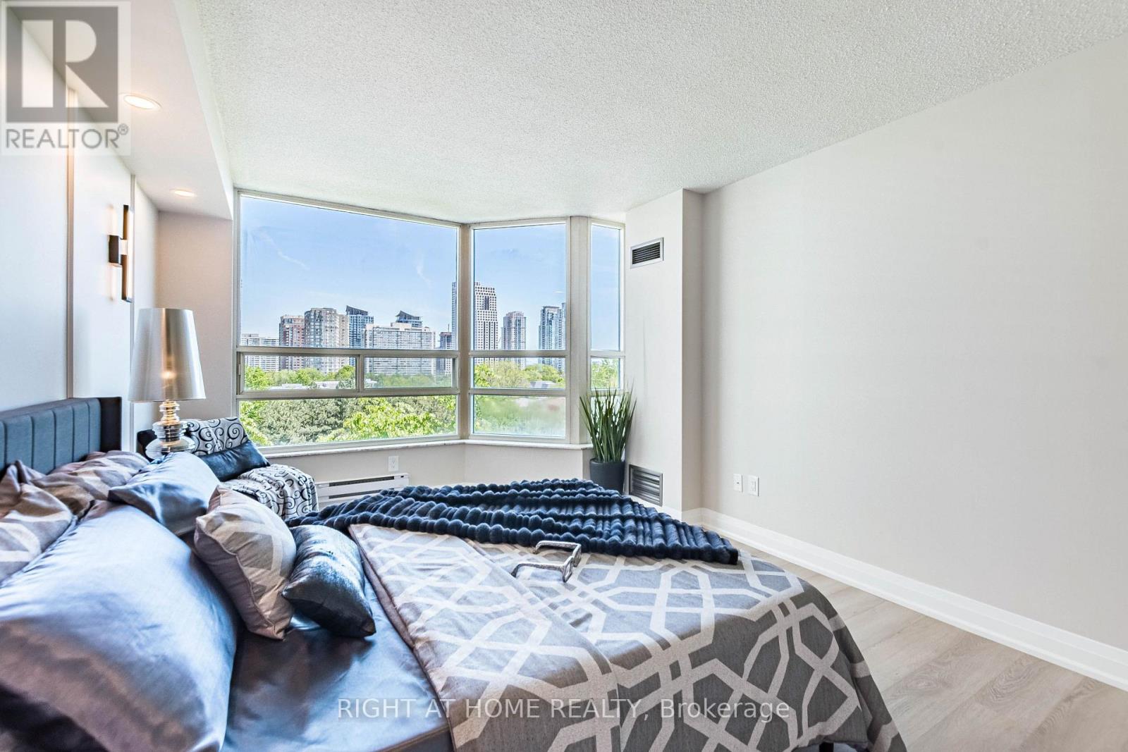 704 - 250 Webb Drive, Mississauga, Ontario  L5B 3Z4 - Photo 25 - W13205818