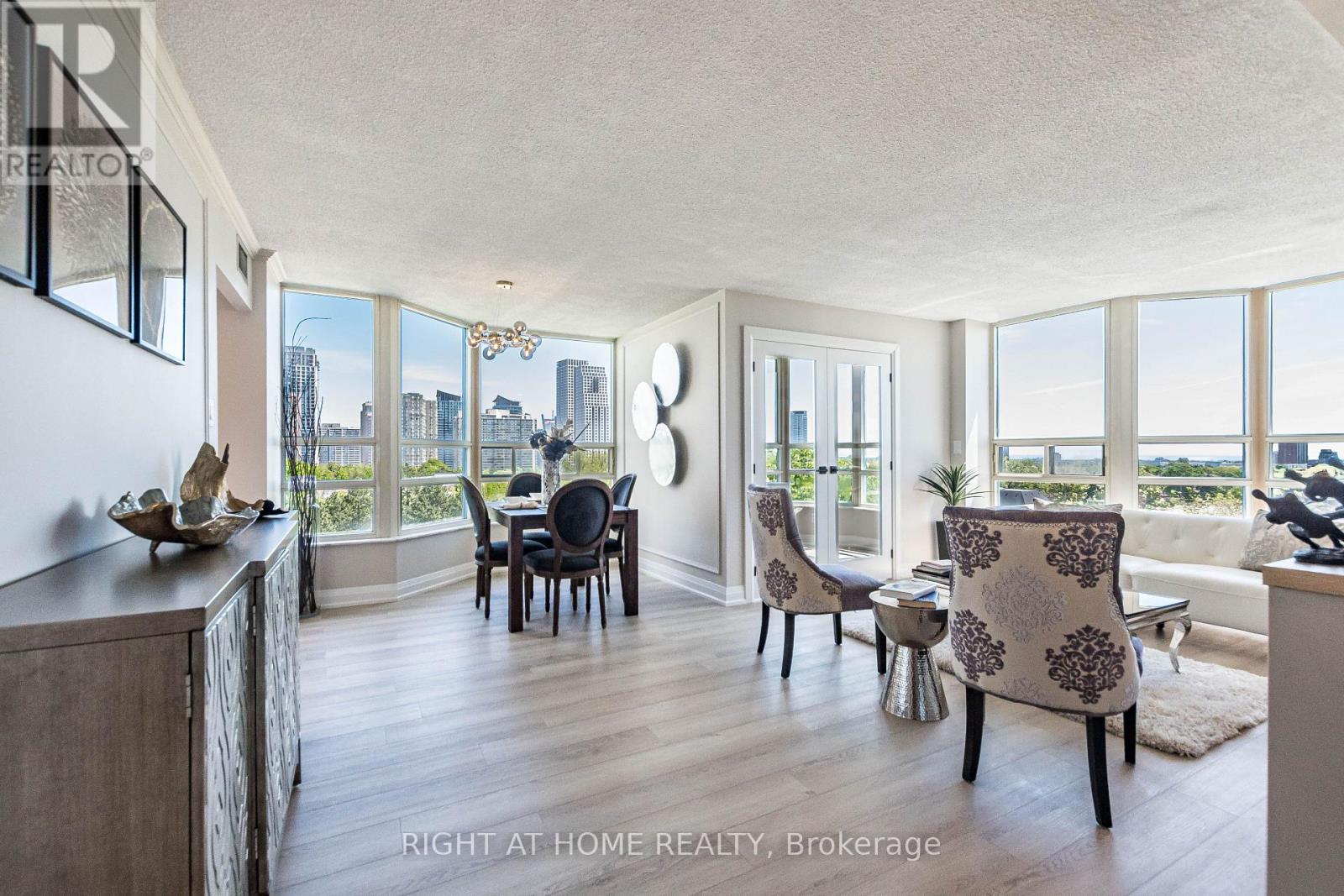 704 - 250 Webb Drive, Mississauga, Ontario  L5B 3Z4 - Photo 4 - W13205818