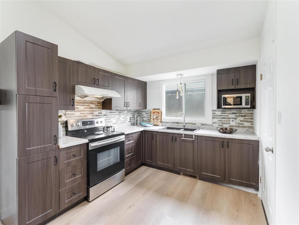 7 Fairgrove Bay, Winnipeg, Manitoba  R2R 1C9 - Photo 11 - 202612391