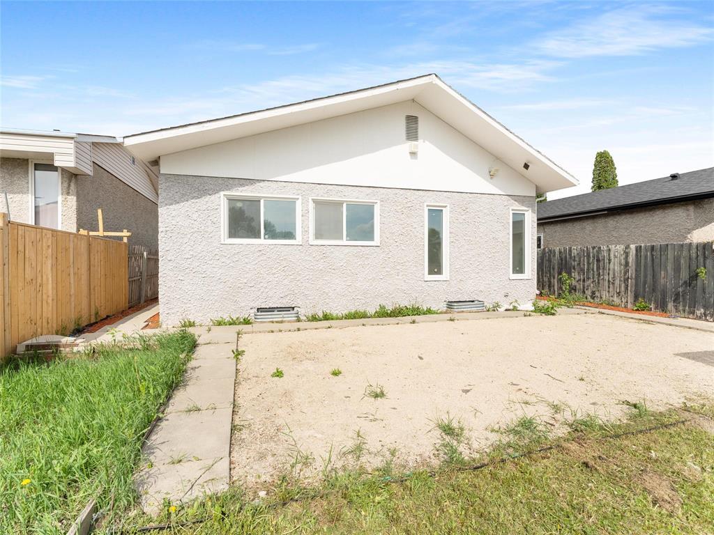 7 Fairgrove Bay, Winnipeg, Manitoba  R2R 1C9 - Photo 29 - 202612391