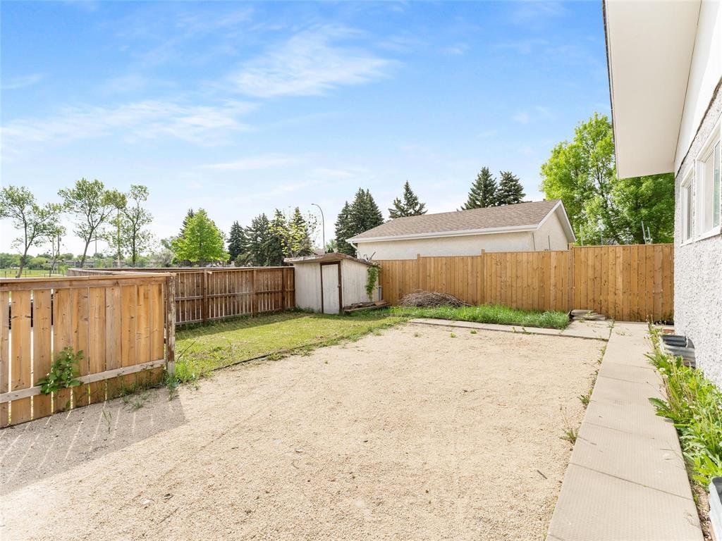 7 Fairgrove Bay, Winnipeg, Manitoba  R2R 1C9 - Photo 31 - 202612391