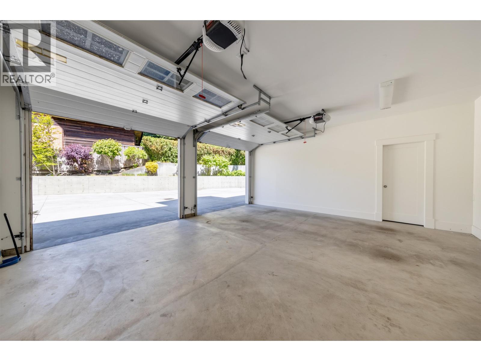 2645 Rosebery Avenue, West Vancouver, British Columbia  V7V 3A3 - Photo 37 - R3131828