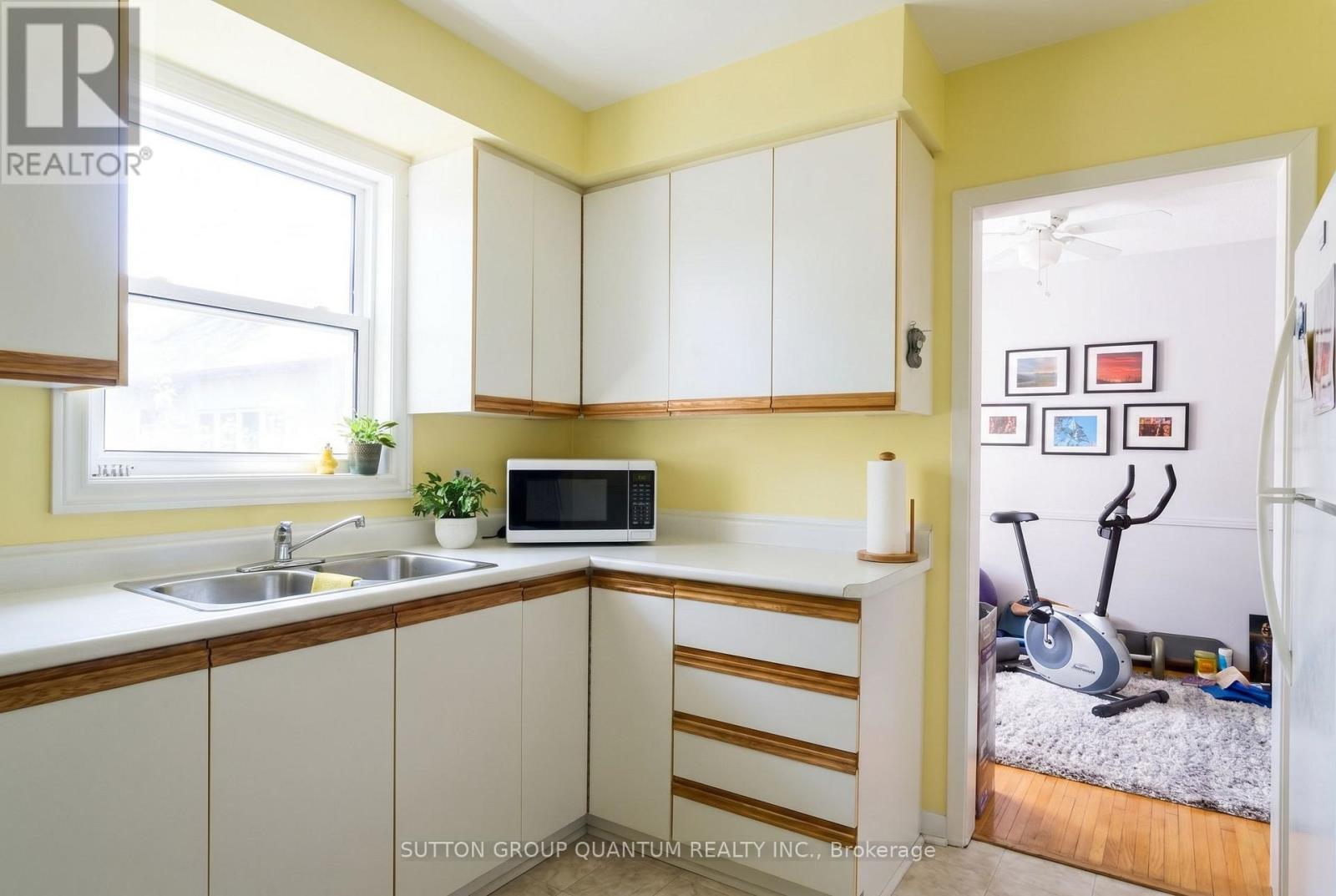69 High Street W, Mississauga, Ontario  L5H 1K1 - Photo 15 - W13236680
