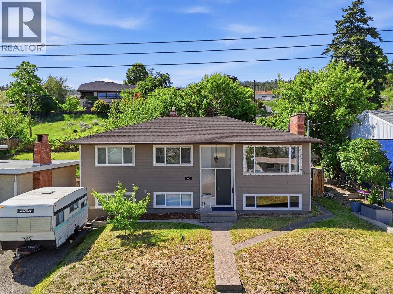 677 FRASER Street