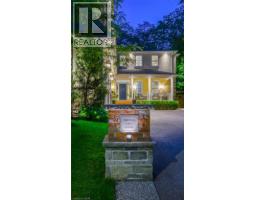 8 WOODWARD Avenue, dundas, Ontario