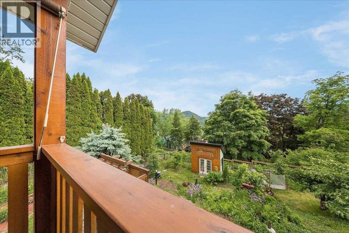2005 Kootenay Avenue, Rossland, British Columbia  V0G 1Y0 - Photo 21 - 10390097