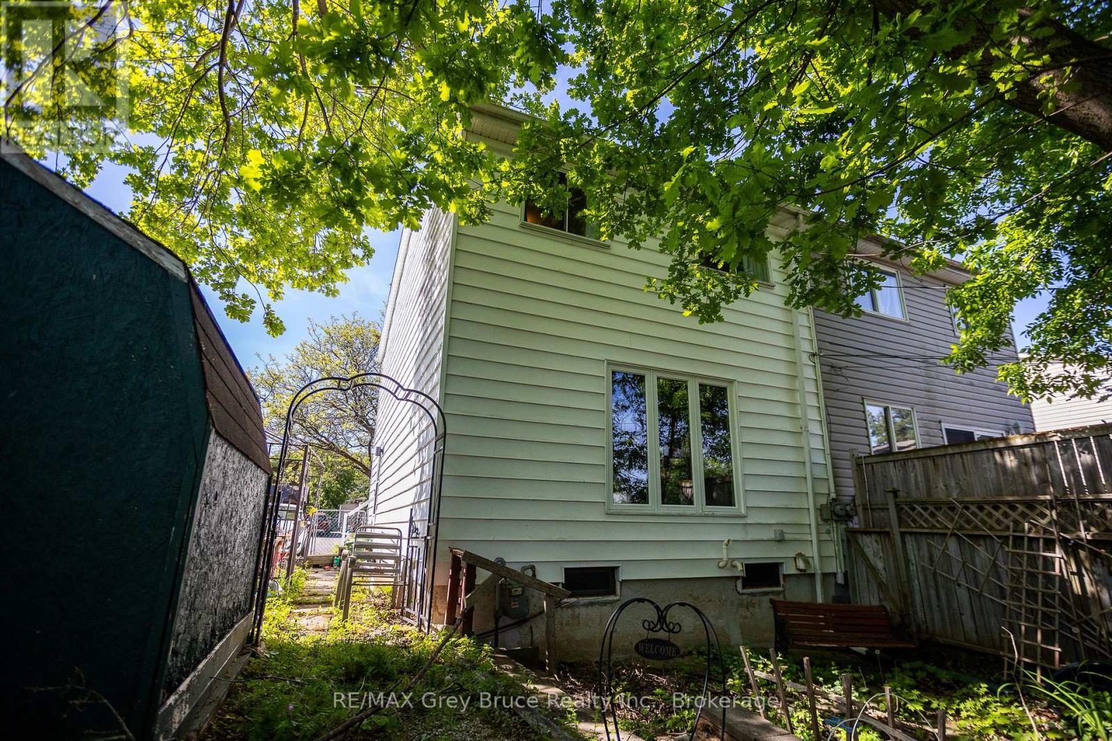 1068 11th Street E, Owen Sound, Ontario  N4K 5V6 - Photo 2 - X13237214