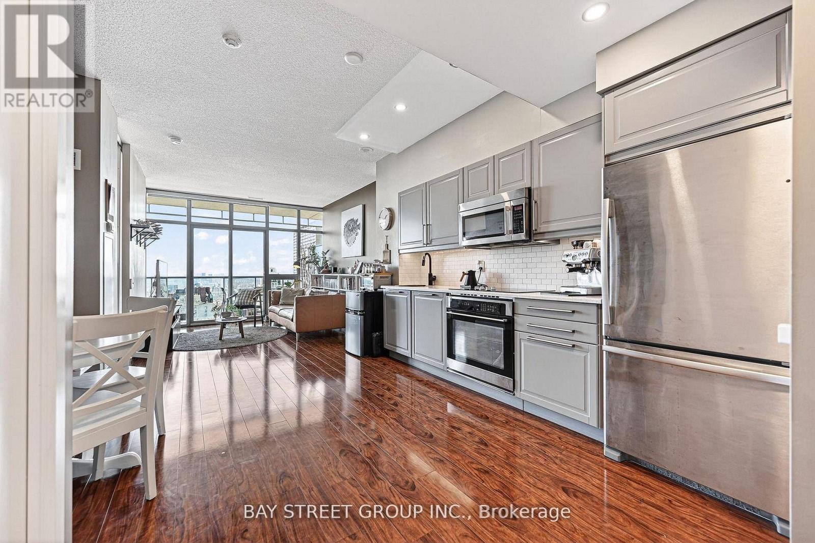 3505 - 33 Charles Street E, Toronto, Ontario  M4Y 0A2 - Photo 2 - C13237210