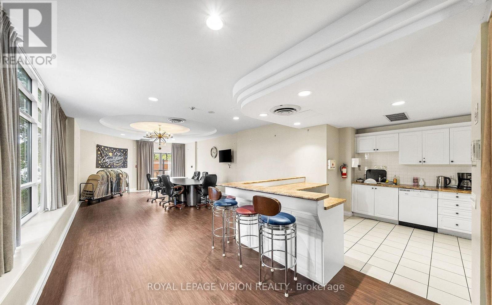 815 - 1700 Eglinton Ave E Avenue, Toronto, Ontario  M4A 1J7 - Photo 4 - C13237274