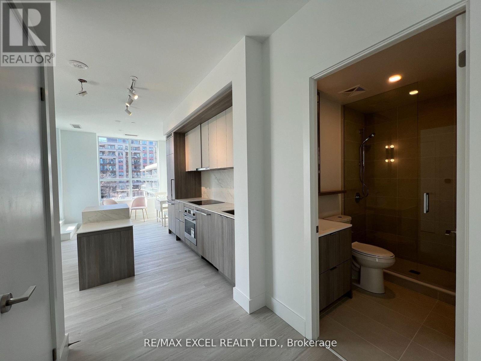211 - 6 Greenbriar Road, Toronto, Ontario  M2K 1B5 - Photo 2 - C13237278