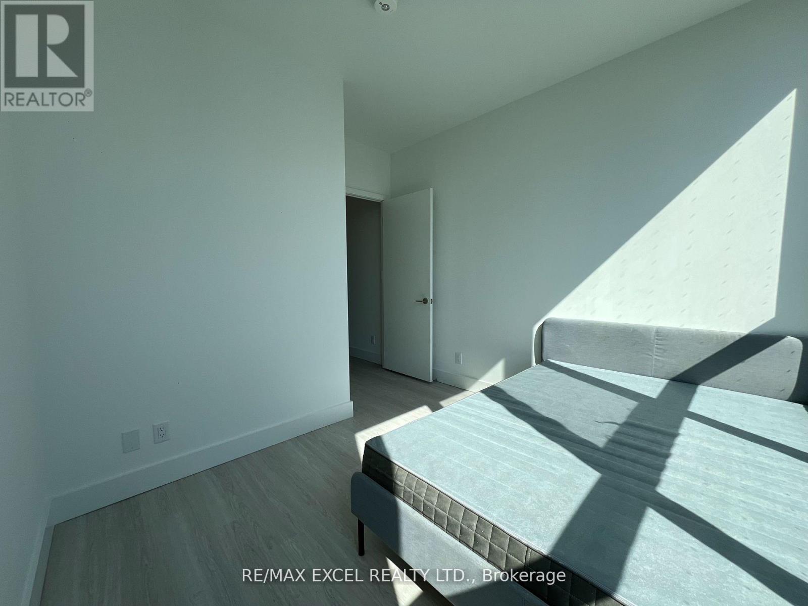 211 - 6 Greenbriar Road, Toronto, Ontario  M2K 1B5 - Photo 3 - C13237278