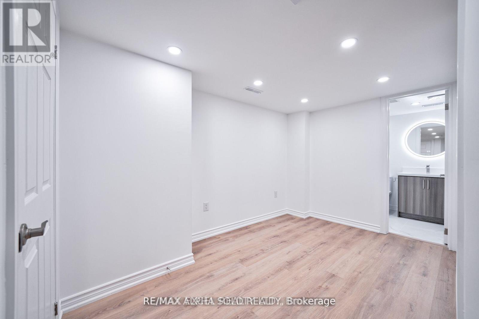 1229 Mccron Crescent, Newmarket, Ontario  L3X 0C5 - Photo 10 - N13237368