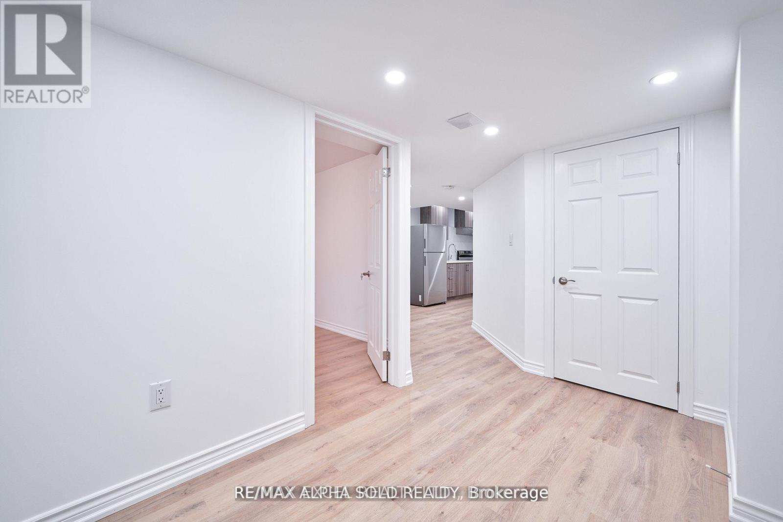 1229 Mccron Crescent, Newmarket, Ontario  L3X 0C5 - Photo 12 - N13237368