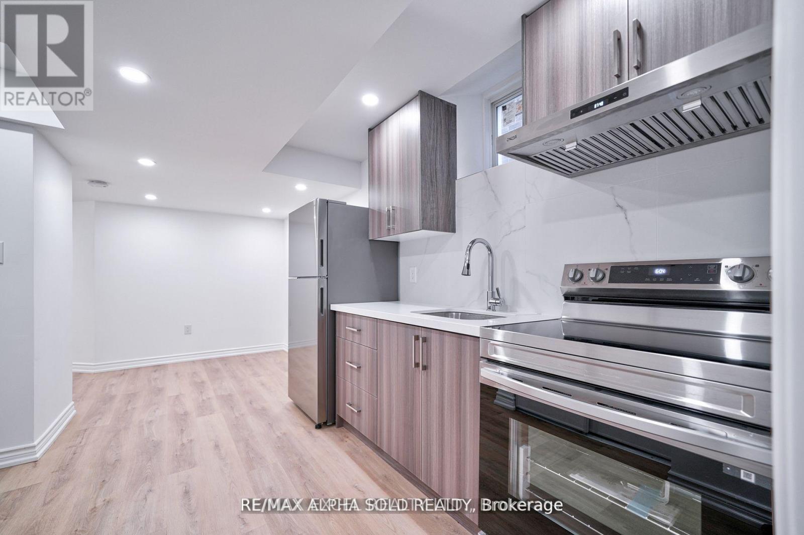 1229 Mccron Crescent, Newmarket, Ontario  L3X 0C5 - Photo 6 - N13237368
