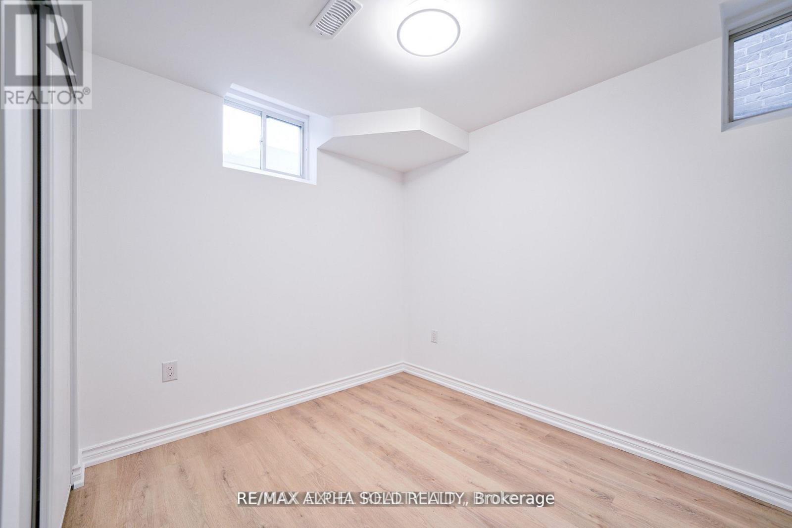 1229 Mccron Crescent, Newmarket, Ontario  L3X 0C5 - Photo 7 - N13237368