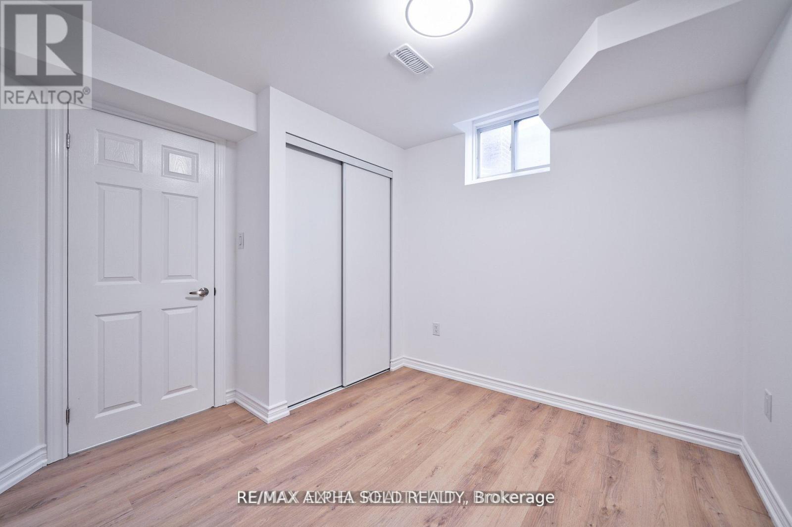 1229 Mccron Crescent, Newmarket, Ontario  L3X 0C5 - Photo 8 - N13237368