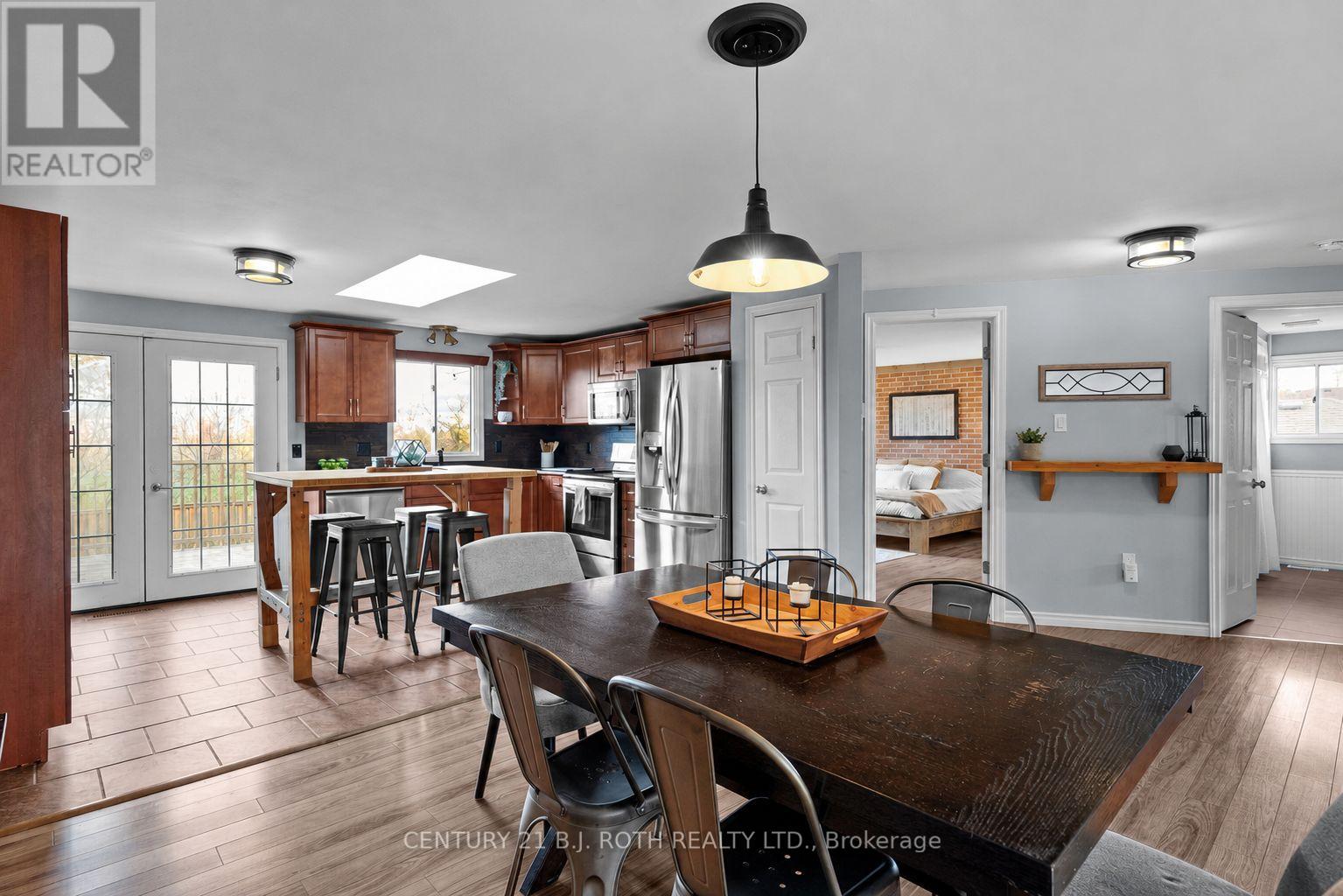 113 Hickling Trail, Barrie (Grove East), Ontario  L4M 5T7 - Photo 4 - S13237338