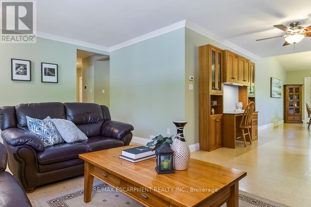 1055 Welwyn Drive, Mississauga, Ontario  L5J 3J2 - Photo 8 - W13237222