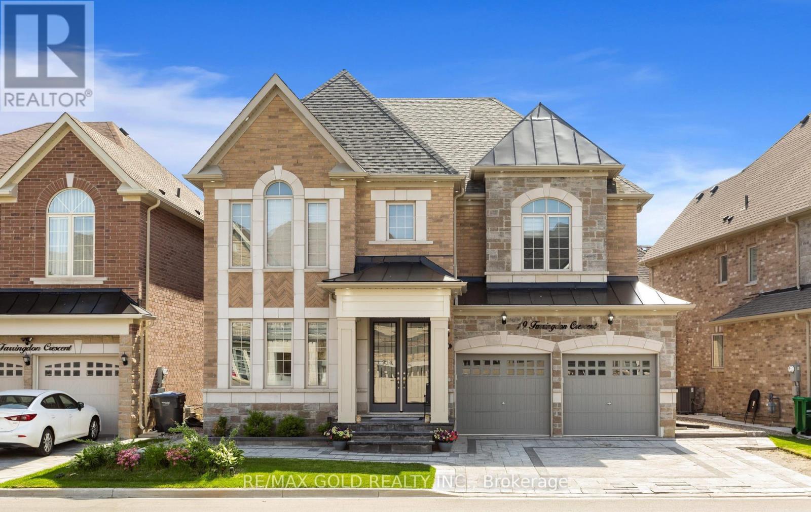 19 Farringdon Crescent, Brampton, Ontario  L7A 4Z6 - Photo 1 - W13237262