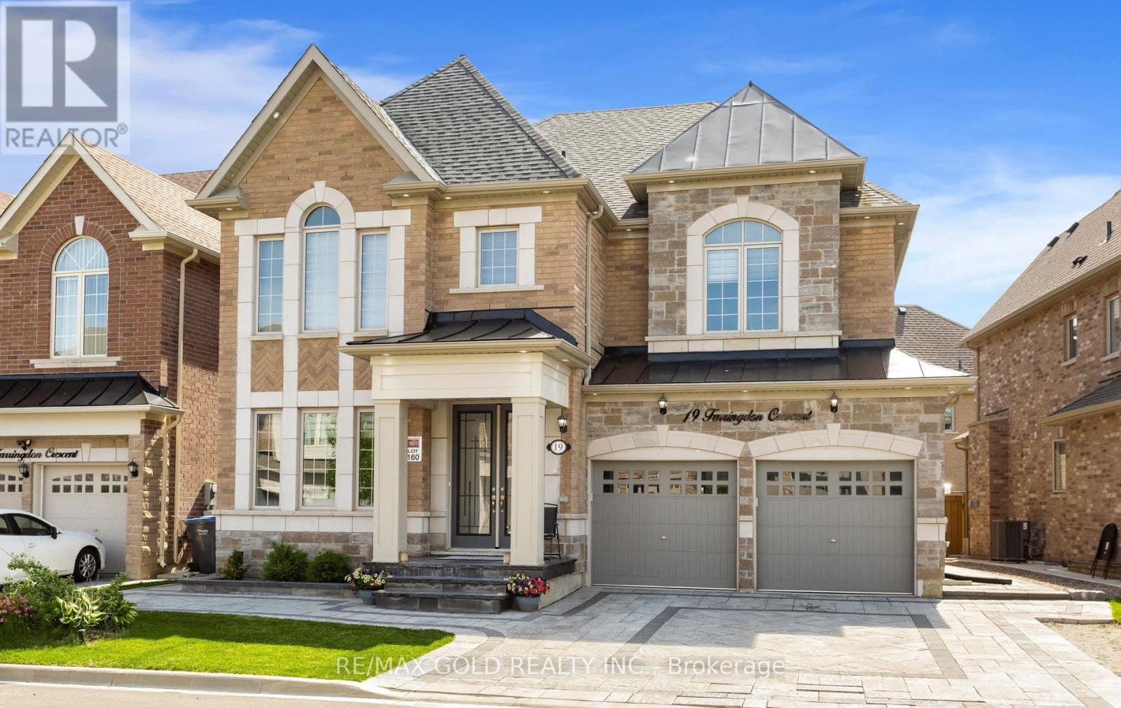 19 Farringdon Crescent, Brampton, Ontario  L7A 4Z6 - Photo 2 - W13237262