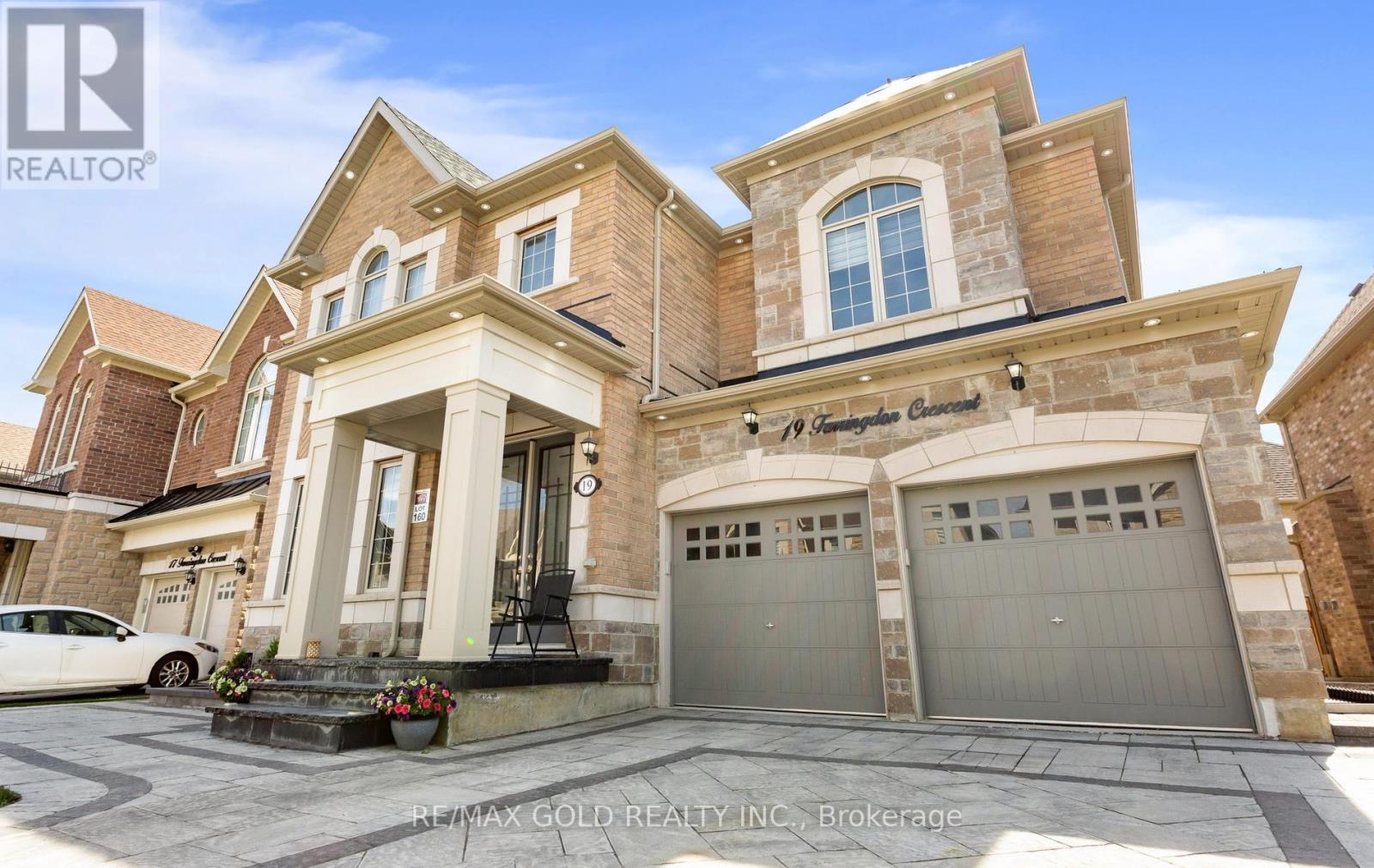 19 Farringdon Crescent, Brampton, Ontario  L7A 4Z6 - Photo 4 - W13237262