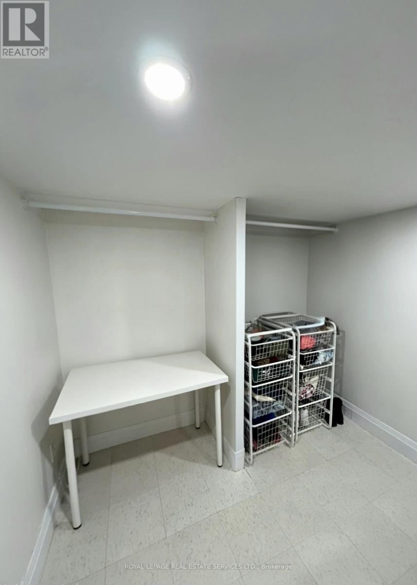 Lower - 1399 Lansdowne Avenue, Toronto, Ontario  M6H 3Z9 - Photo 12 - W13237286