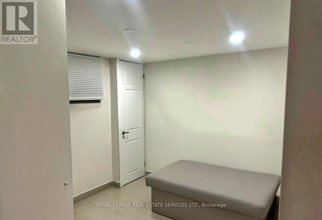 Lower - 1399 Lansdowne Avenue, Toronto, Ontario  M6H 3Z9 - Photo 2 - W13237286