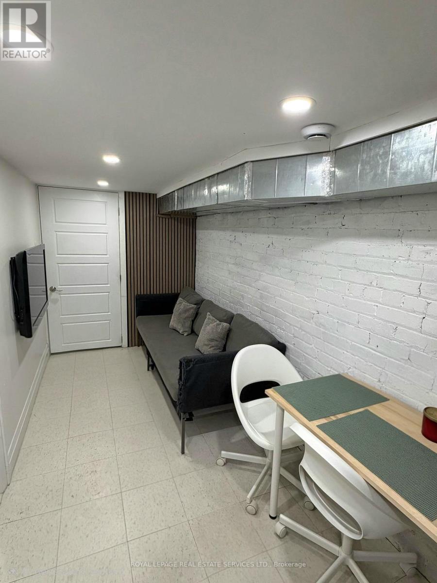 Lower - 1399 Lansdowne Avenue, Toronto, Ontario  M6H 3Z9 - Photo 5 - W13237286