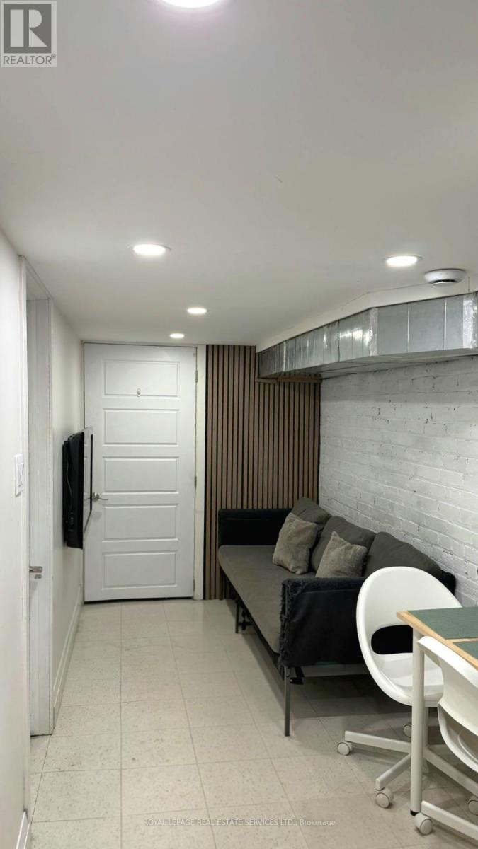 Lower - 1399 Lansdowne Avenue, Toronto, Ontario  M6H 3Z9 - Photo 6 - W13237286