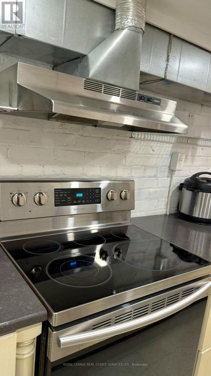 Lower - 1399 Lansdowne Avenue, Toronto, Ontario  M6H 3Z9 - Photo 8 - W13237286