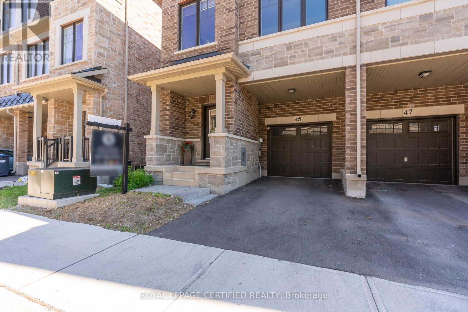 45 Folcroft Street, Brampton, Ontario  L6Y 6L3 - Photo 4 - W13237320