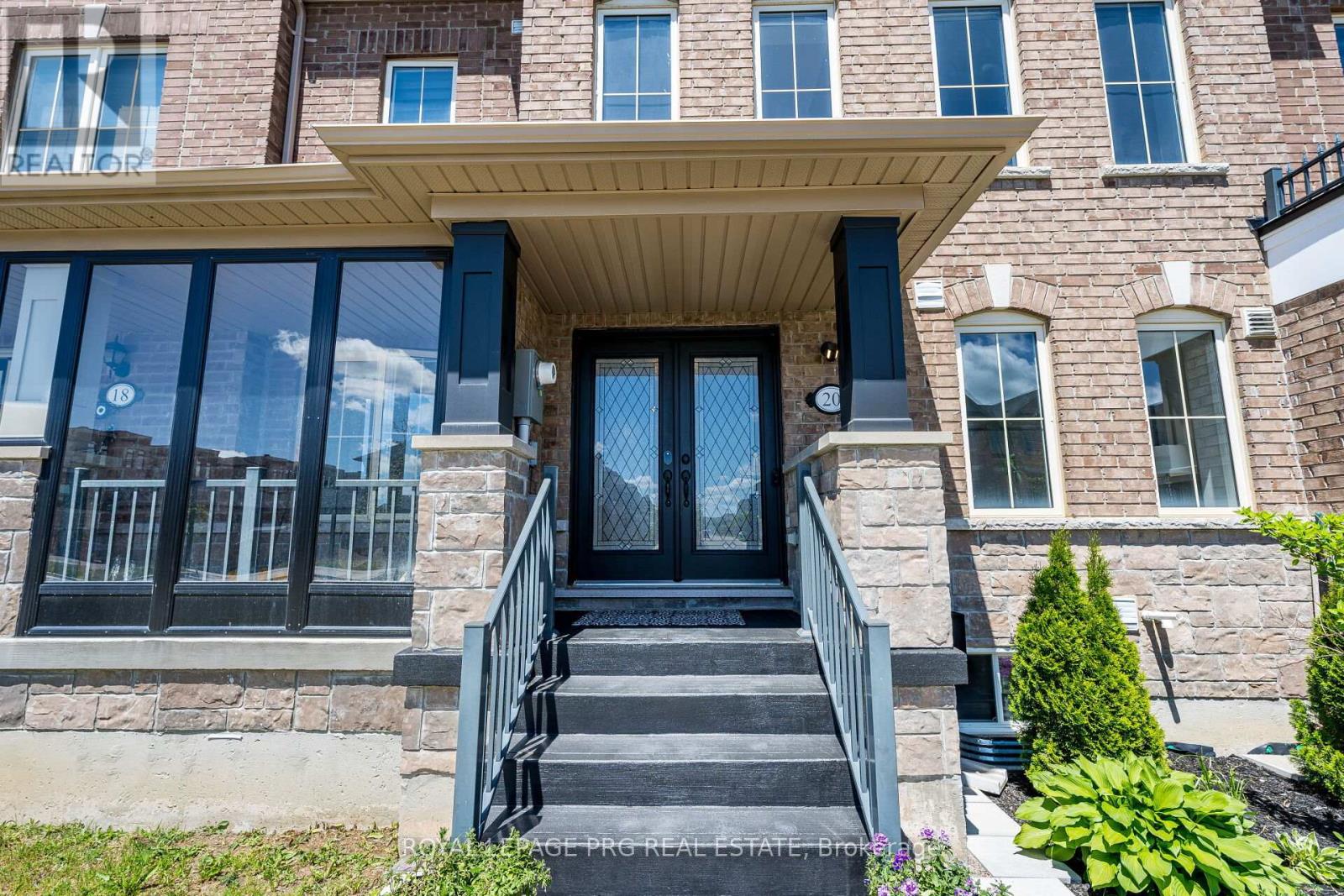 20 Remembrance Road, Brampton, Ontario  L7A 4Y8 - Photo 3 - W13237326