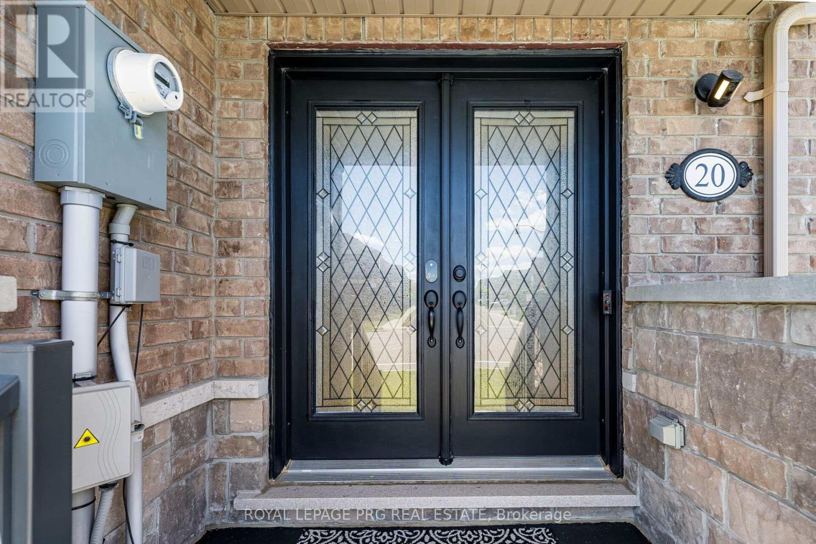 20 Remembrance Road, Brampton, Ontario  L7A 4Y8 - Photo 4 - W13237326